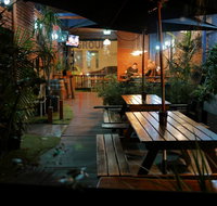 Bev and Mick's International Backpackers at Mcmahon's - Accommodation QLD