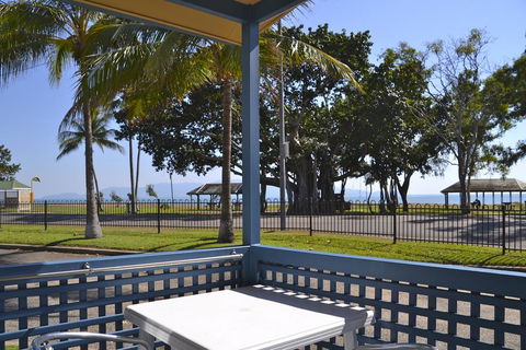 BIG4 Rowes Bay Beachfront Holiday Park - Accommodation QLD 1