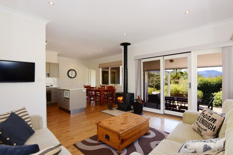 Bimbadeen - Comfortable Country Styled House! - Accommodation QLD 1
