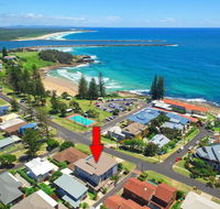 Bimbadeen Unit 3 - across from the beach - lift in complex - Accommodation QLD