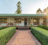 Birds 'n' Bloom Cottages - Accommodation QLD