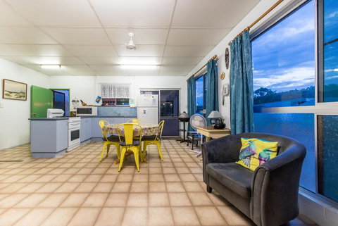 Birdsong House- Dingo Beach - Accommodation QLD 2