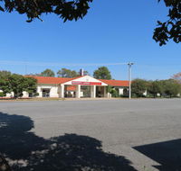 Bishops Lodge Narrandera - Accommodation QLD