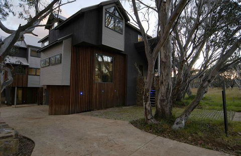 Blue Ice - Accommodation QLD 1