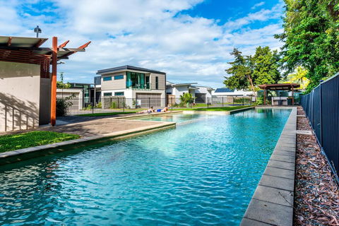 Blue Lagoon Villa B - Accommodation QLD 2