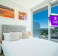 Blue Moon at Watson - Wifi - Gym - Pool - Cafe - Accommodation QLD