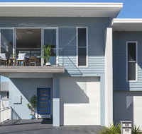 Blue Pelican - pacific views walk to beach - Accommodation QLD
