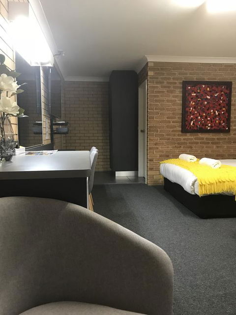 Blue Violet Motor Inn - Accommodation QLD 1