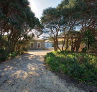 Bluetopia - Sparkling Solar Heated Pool - Accommodation QLD