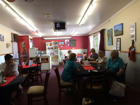 Bluff Hotel - Accommodation QLD 1