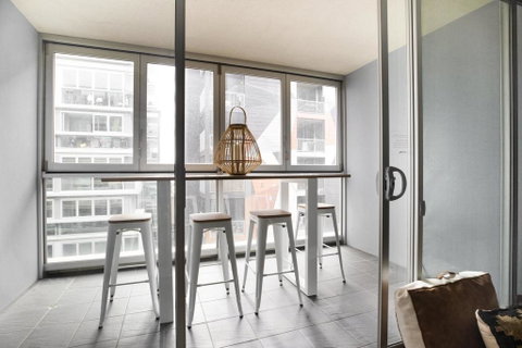 Boho On Morphett-In The Heart Of The CBD - Wifi - Nespresso - Netflix - Accommodation QLD 2