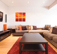 Bold modern 1 bed 10 mins from the city - Accommodation QLD