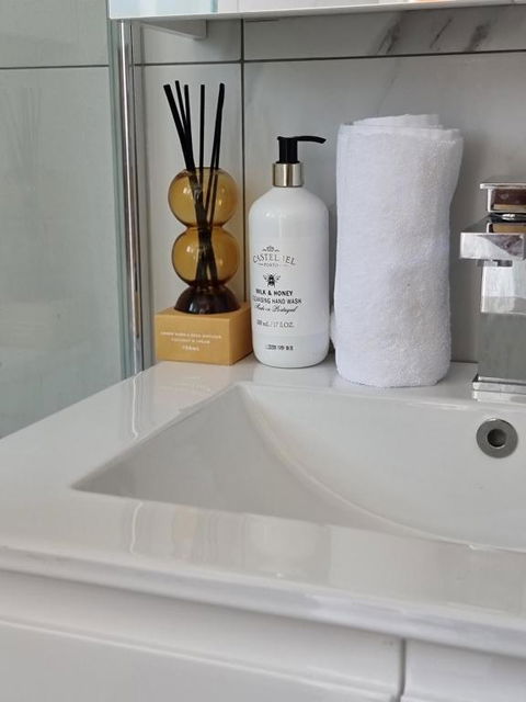 The Lux Guest House - Accommodation QLD 2