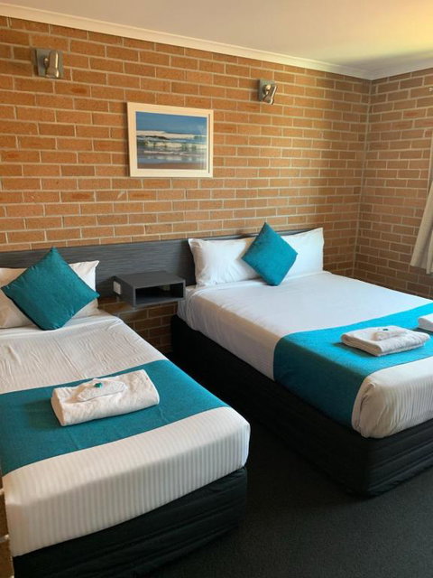 The Oaks Hotel Motel - Accommodation QLD 3