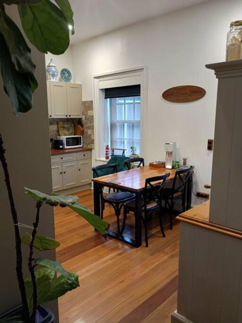 The Old Coach House C1850s Private Cottage - Accommodation QLD 2