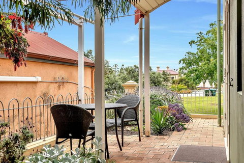 Time And Tide Hideaway - A Spacious Beachside Escape - Accommodation QLD 2