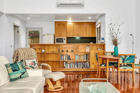 Time And Tide Hideaway - A Spacious Beachside Escape - Accommodation QLD 3