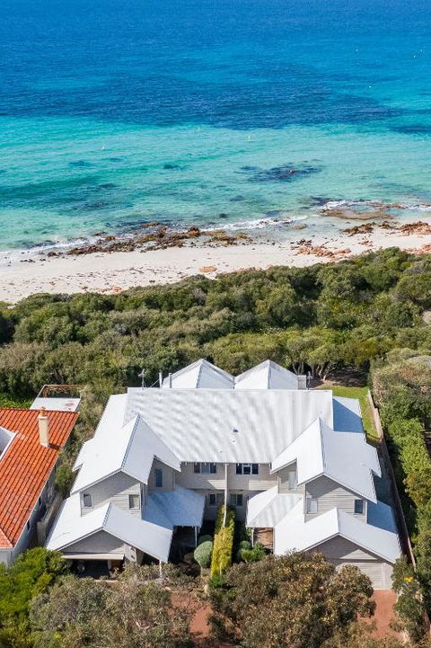 WATERFRONT - Accommodation QLD 0