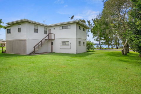Welcome To Waterfront Views - Accommodation QLD 1