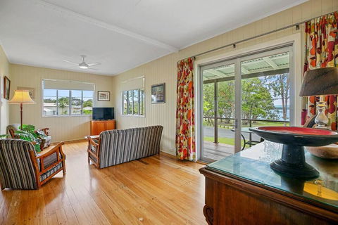 Welcome To Waterfront Views - Accommodation QLD 3