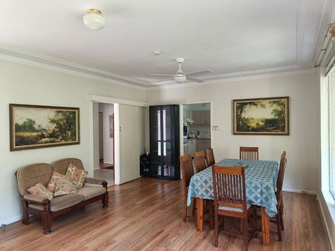 Welcoming And Comfortable Stay In Spacious House With Garden B4 - Accommodation QLD 1