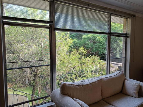 Welcoming And Comfortable Stay In Spacious House With Garden B4 - Accommodation QLD 3