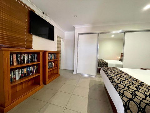 Western Heritage Motor Inn - Accommodation QLD 3
