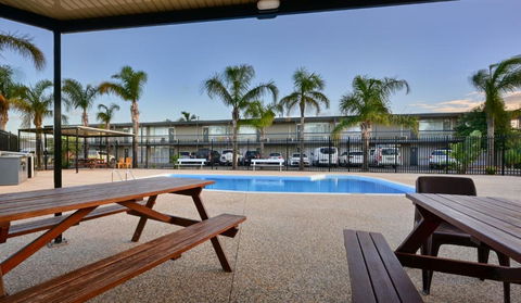 Westland Hotel Motel - Accommodation QLD 2