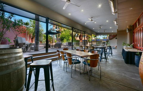 Westland Hotel Motel - Accommodation QLD 3