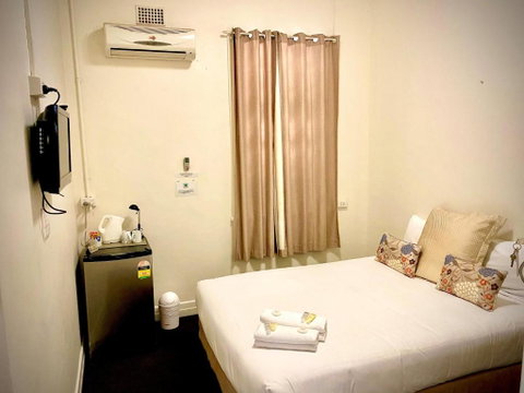 Windsor Hotel Miles - Accommodation QLD 3