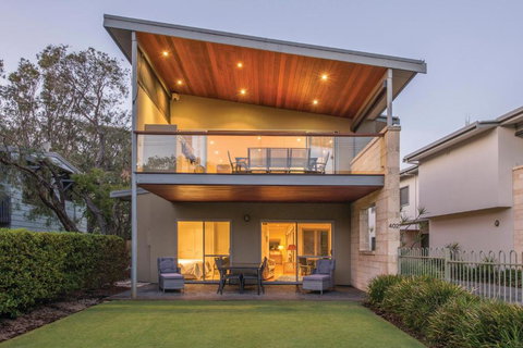 XYZ Holiday Home - Accommodation QLD 1