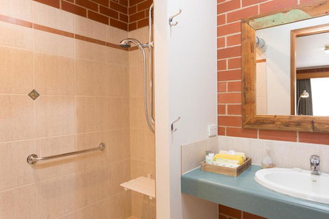 Yackandandah Central - Accommodation QLD 3