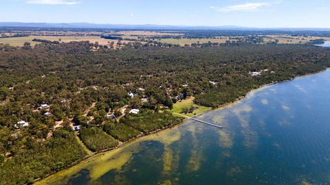 Amphion - Waterfront Retreat - Accommodation QLD 3
