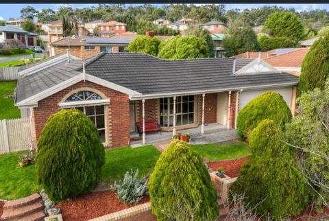 Family Retreat - Narre Warren - Accommodation QLD 0