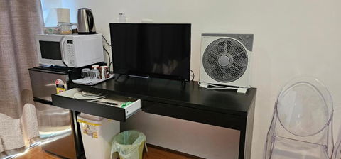Private King Bed Guest Suite - Accommodation QLD 3