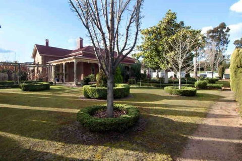 St Arnaud Historic Dundrennan With 5 Bedrooms - Accommodation QLD 0