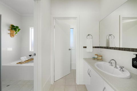 YARLU By Silver Sands - Accommodation QLD 1