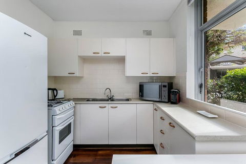 YNG03 - Cremorne - Young Street - Accommodation QLD 2