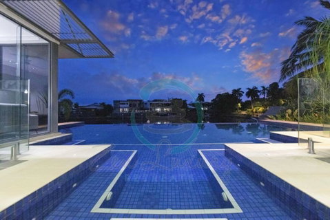 ZenLux: 4BR Bayview Mansion Infinity Pool + Cinema - Accommodation QLD 1