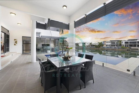 ZenLux: 4BR Bayview Mansion Infinity Pool + Cinema - Accommodation QLD 3