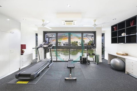 ZenLux: 4BR Bayview Mansion Infinity Pool + Cinema - Accommodation QLD 2