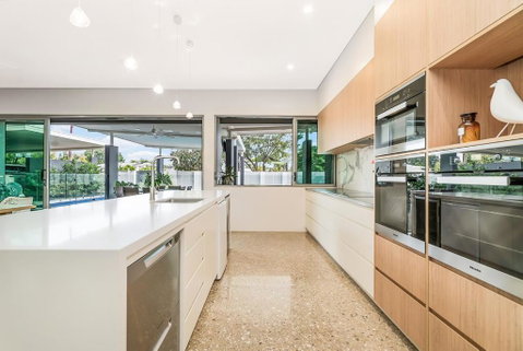 ZenLux Massive 5-BR Holiday Home - Pool - BBQ - Accommodation QLD 1