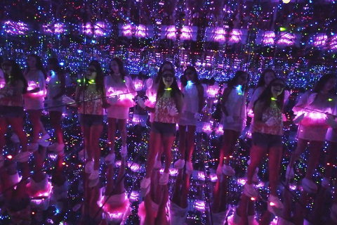 Infinity Attraction - Admission - Accommodation QLD 3