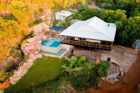 Giant Tides Tour - Cygnet Bay Pearl Farm - Accommodation QLD 5