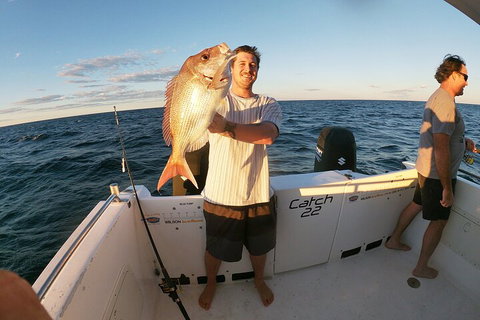 3/4 Day 7 Hour Offshore Fishing Charter - Accommodation QLD 3
