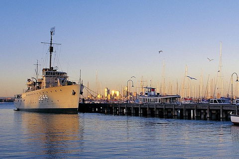 Melbourne City And Williamstown Ferry Cruise - Accommodation QLD 4