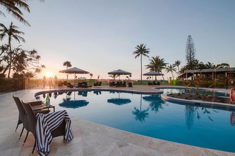 Tangalooma Island Resort Whale Watching Day Cruise With Dolphin Feeding - Accommodation QLD 4